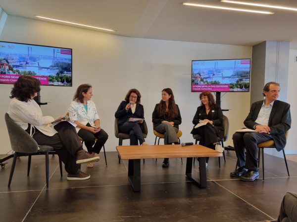 Foto 2 primera mesa en IV Foro Sevilla SVQ Emprende