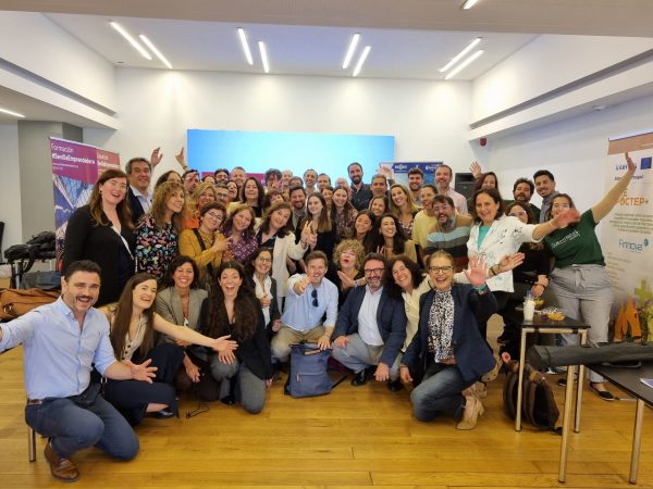 Foto 5 de grupo entidades de SVQ Emprende en el IV Foro Creando Comunidad